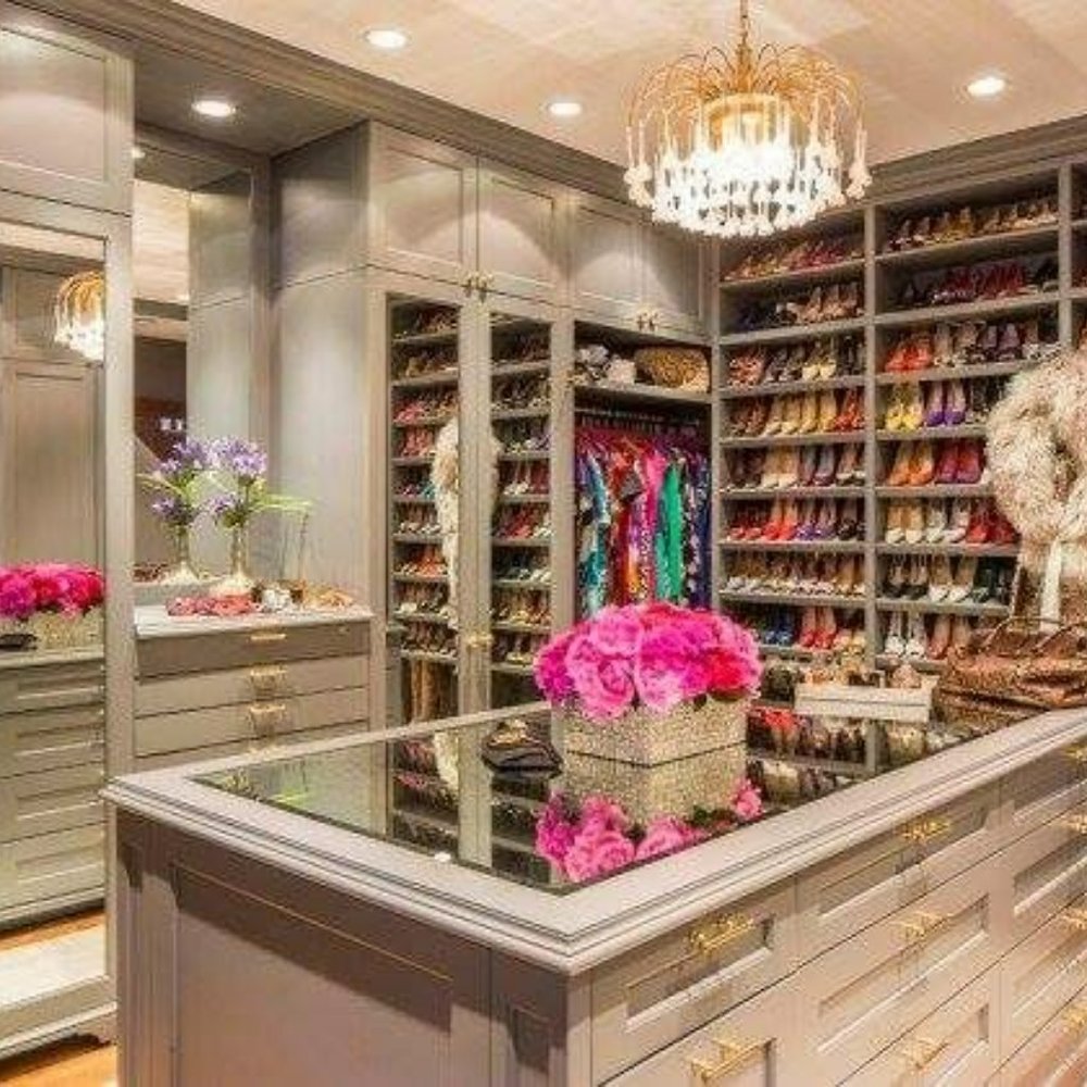 WELCOME TO MY CLOSET 💕